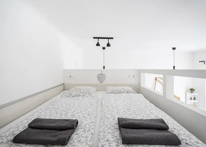 Eiffel Апартаменты *