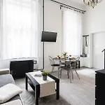 Apartman Eiffel *